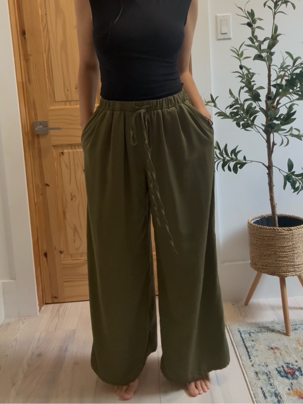 Wide-Leg Drawstring Pants - Olive Green